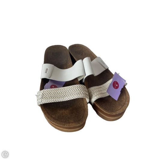 Sandals Flats By Reef In Tan & White, Size: 9