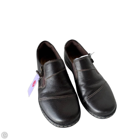 Shoes Flats By Clarks In Brown, Size: 7