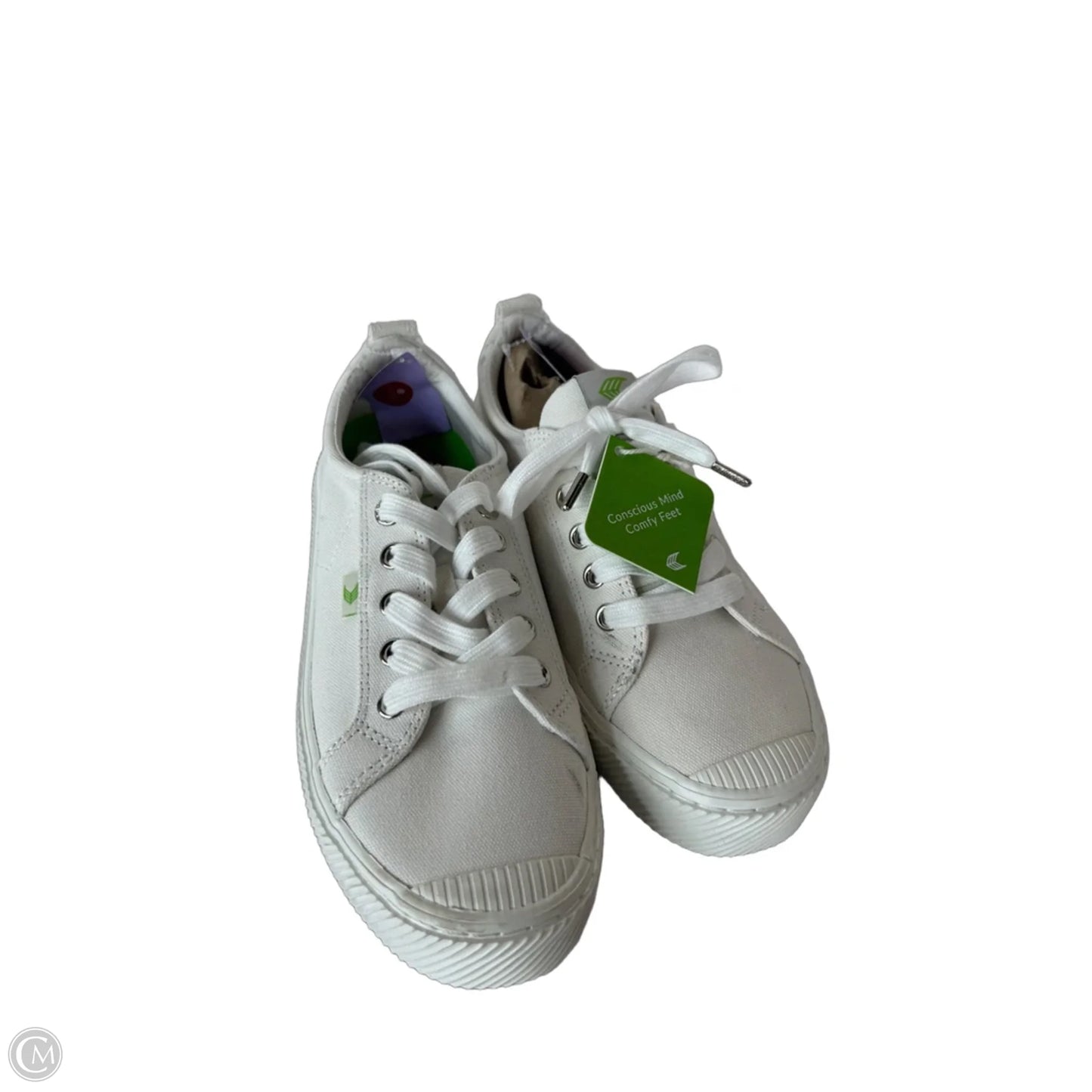 Shoes Sneakers By Cariuma In White, Size: 8.5