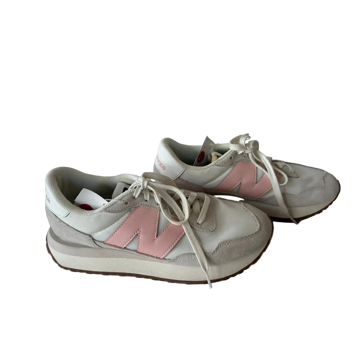 Shoes Sneakers By New Balance In Cream & Pink, Size: 9.5