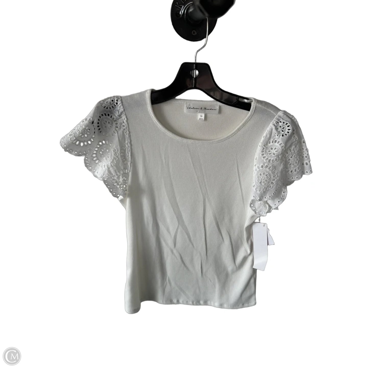 Top Short Sleeve By Chelsea And Theodore In White, Size: S