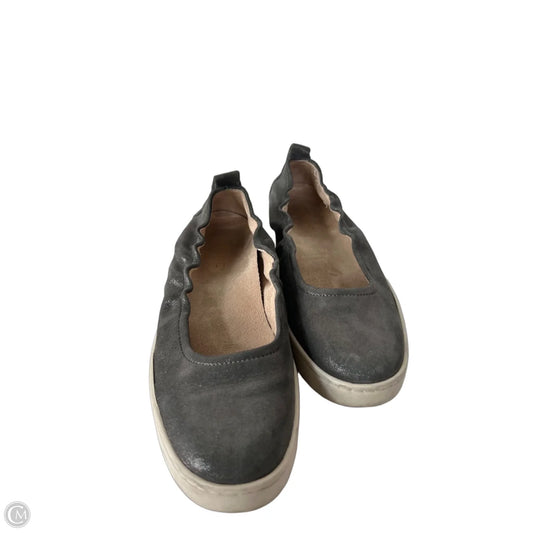 Shoes Flats By Vionic In Grey, Size: 7.5
