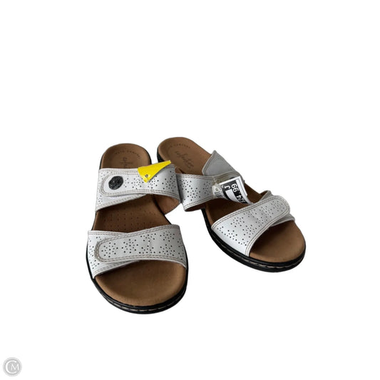 Sandals Flats By Clarks In White, Size: 6.5