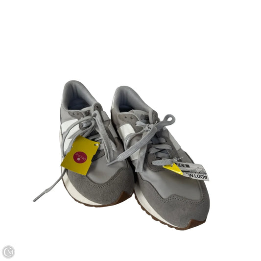 Shoes Sneakers By New Balance In Grey & White, Size: 8