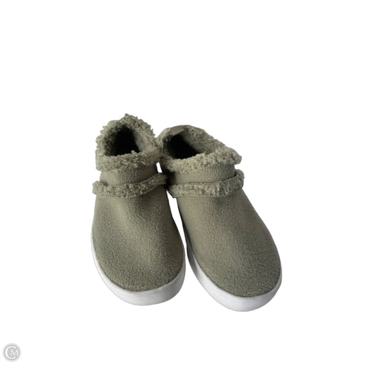 Shoes Sneakers By Oofos In Green, Size: 7