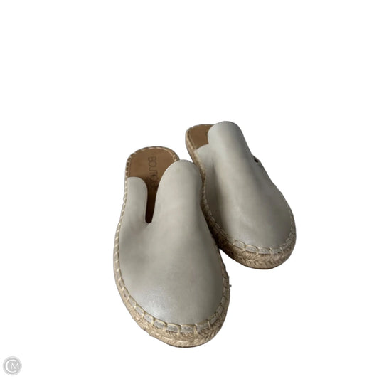 Shoes Flats By Corkys In Cream & Silver, Size: 8