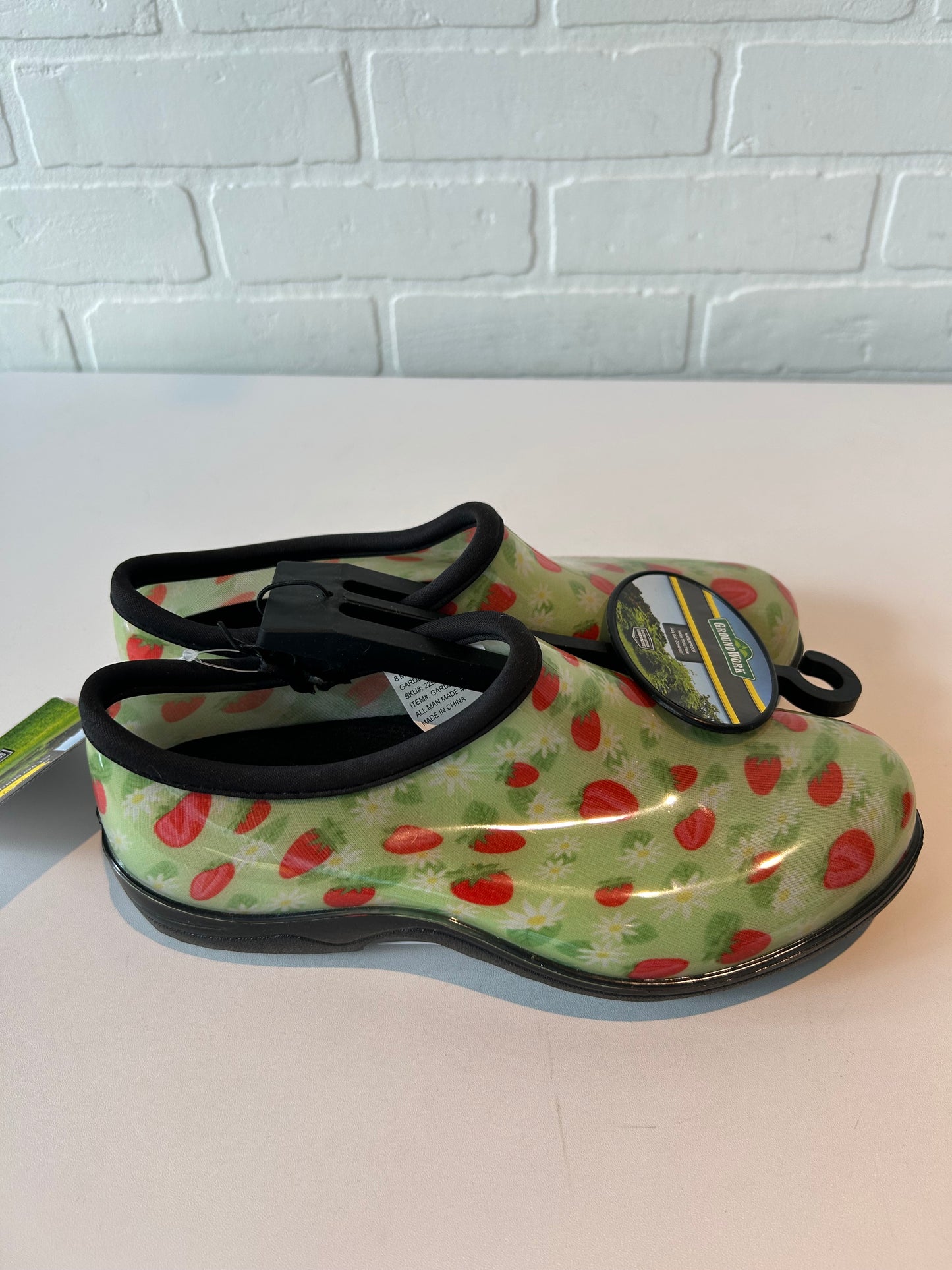 Shoes Flats By Clothes Mentor In Green & Red, Size: 8