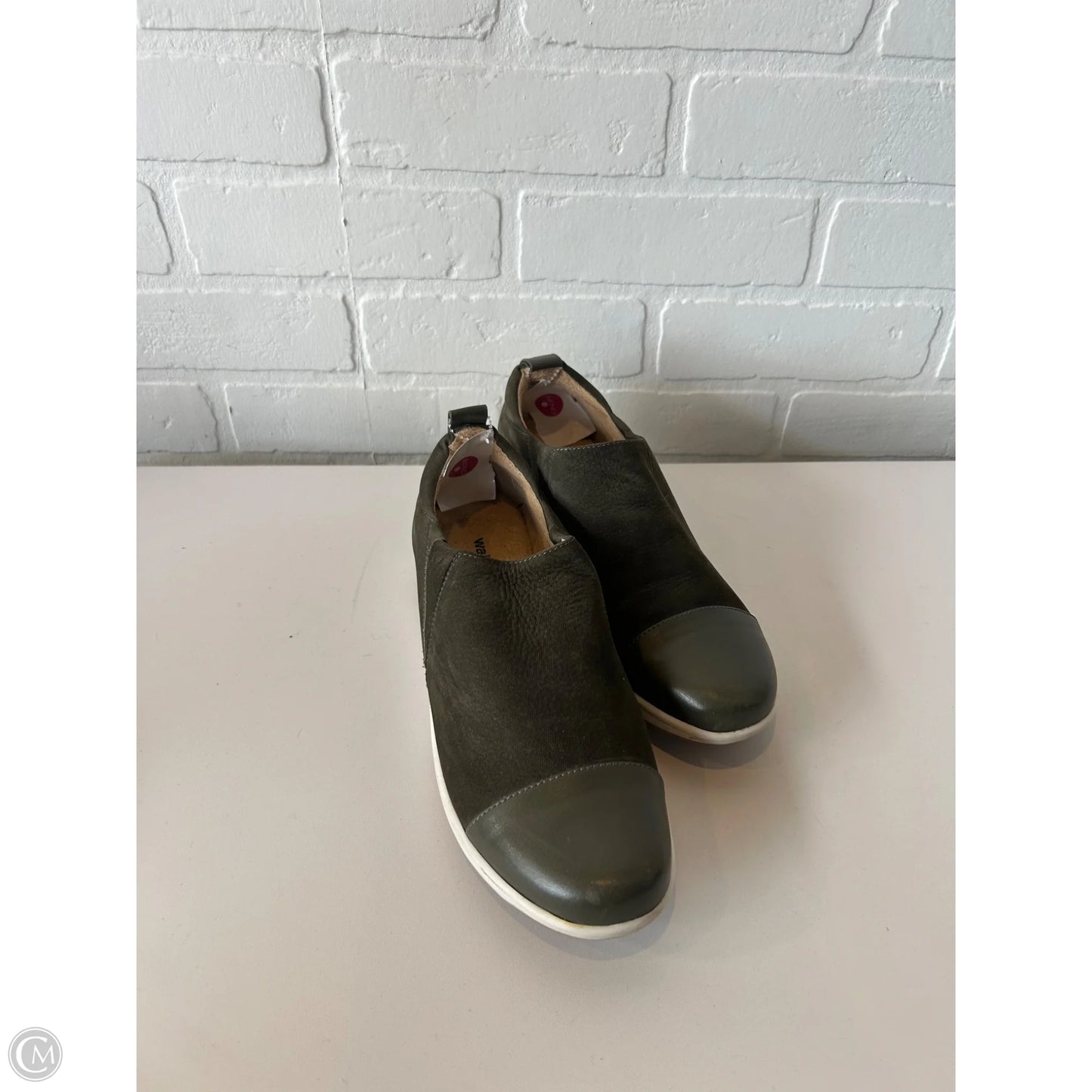 Shoes Flats By Clothes Mentor In Green, Size: 8