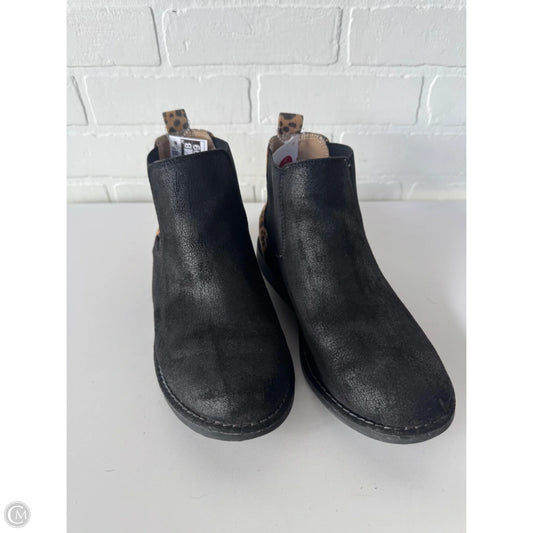 Boots Ankle Flats By Clothes Mentor In Animal Print, Size: 7