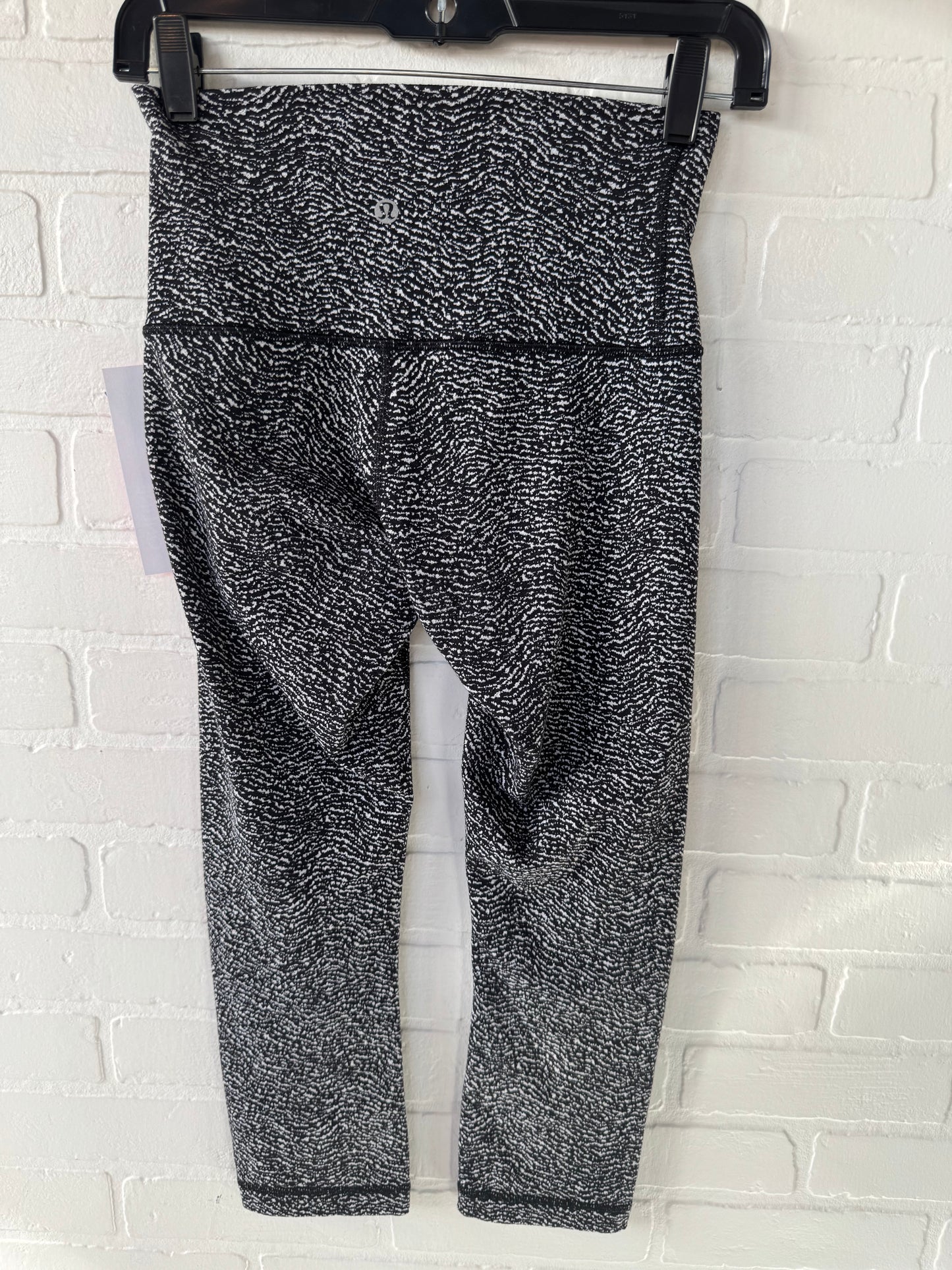 Athletic Leggings Capris By Lululemon In Black & White, Size: 4