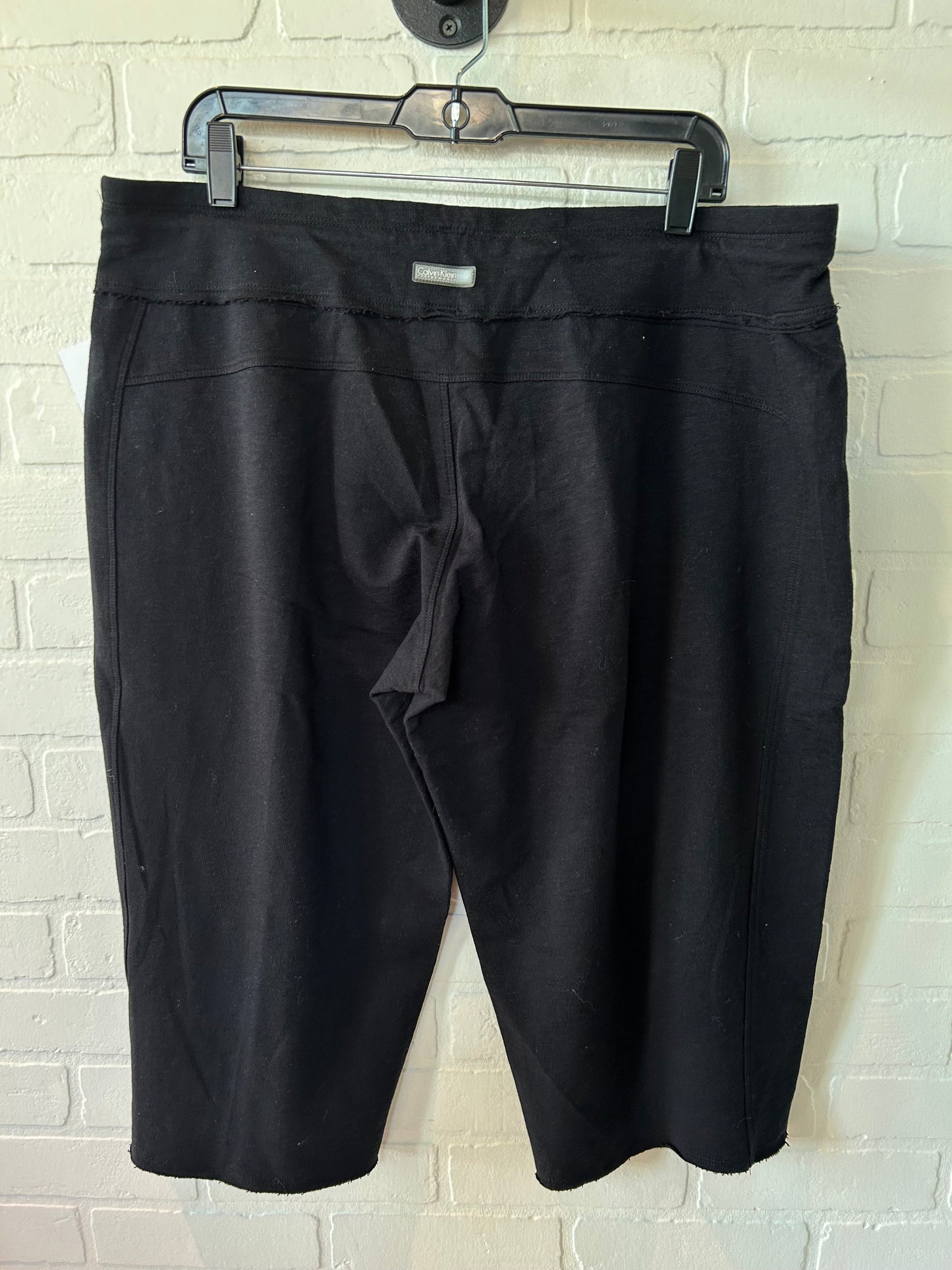 Black Athletic Capris Calvin Klein Performance, Size 18