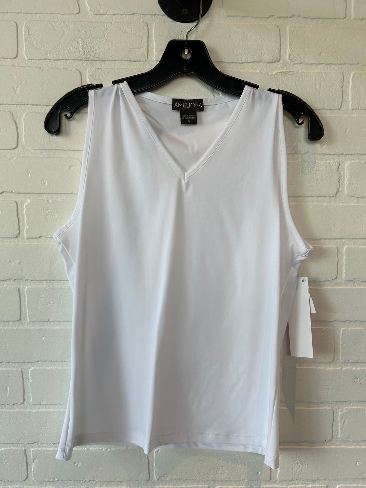 Top Sleeveless By Cmc In White, Size: S