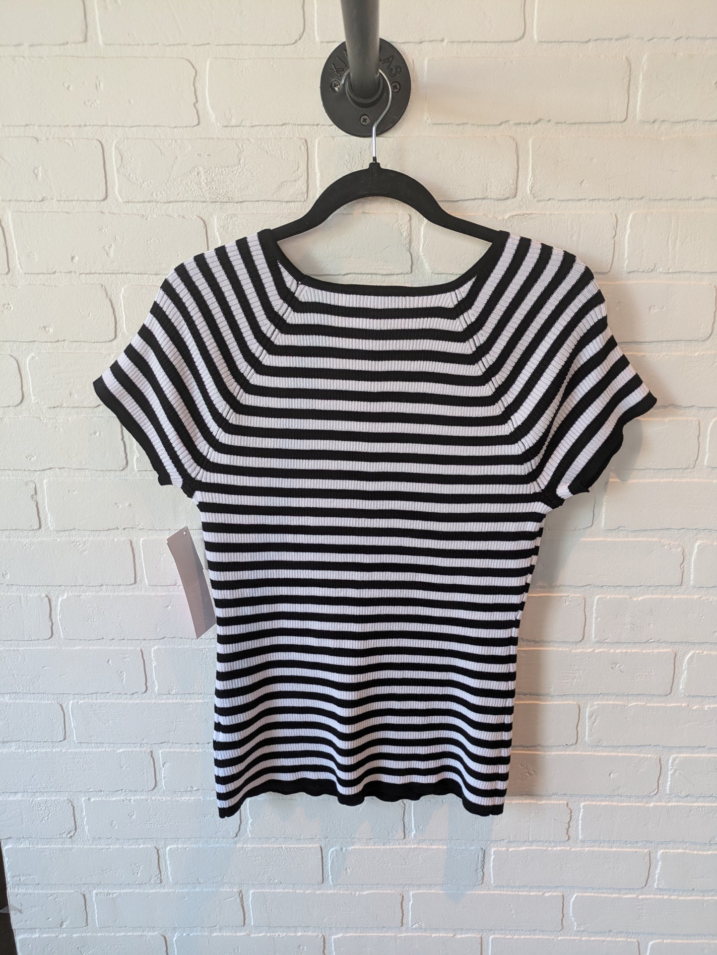 Top Short Sleeve By Cable And Gauge In Black & White, Size: L