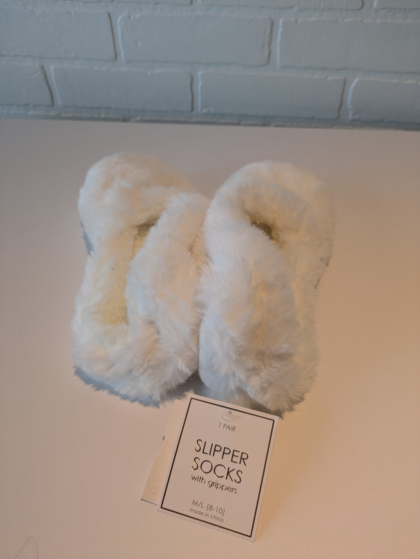 Slippers By Clothes Mentor In White, Size: 8