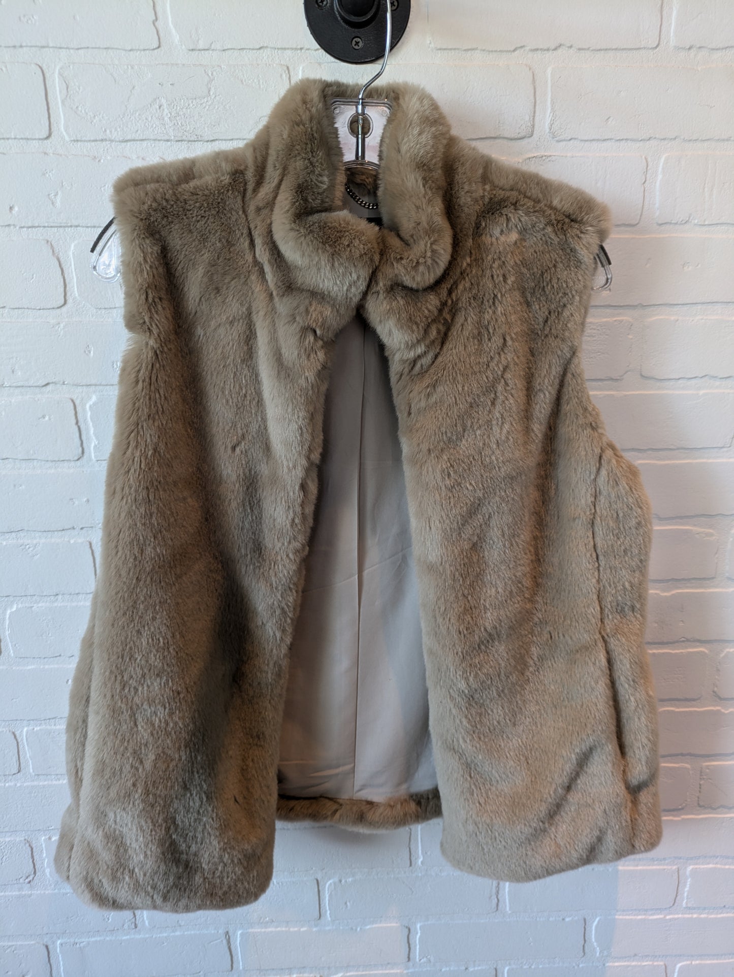 Vest Faux Fur & Sherpa By Ann Taylor In Tan, Size: S