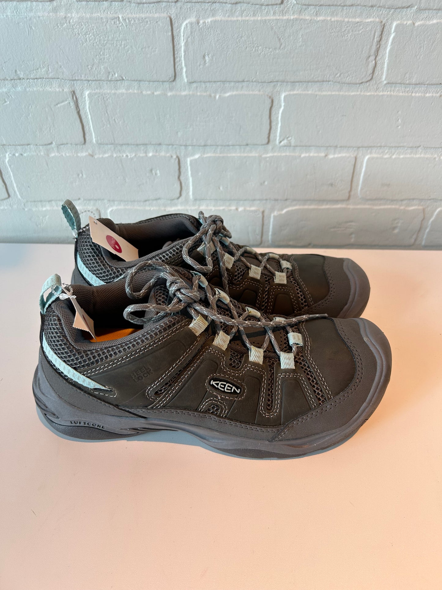 Shoes Hiking By Keen In Grey, Size: 8.5