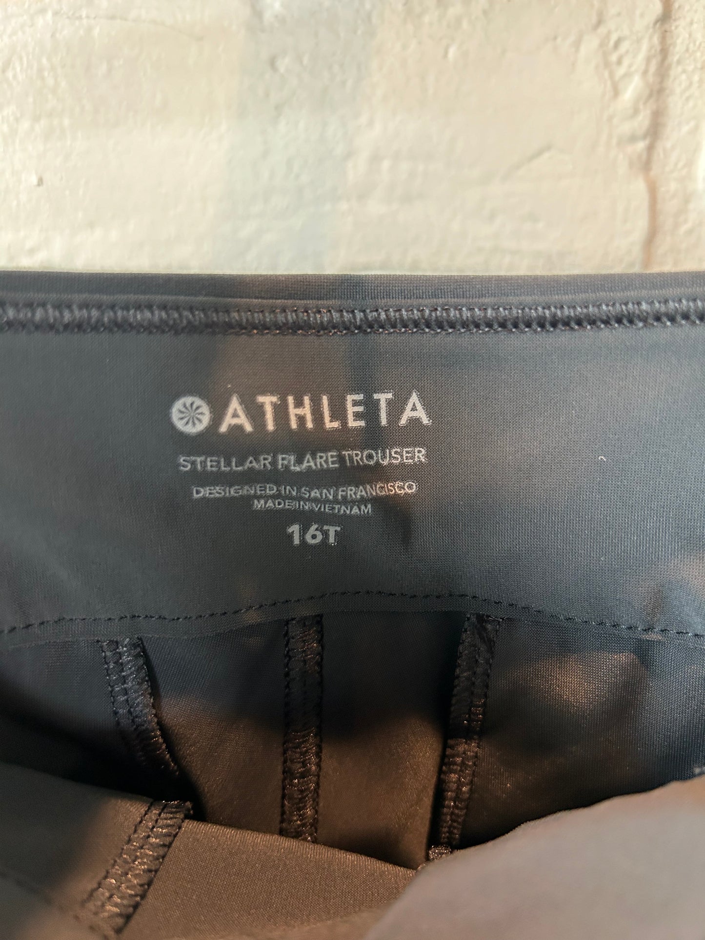 Athletic Pants By Athleta In Grey, Size: 16