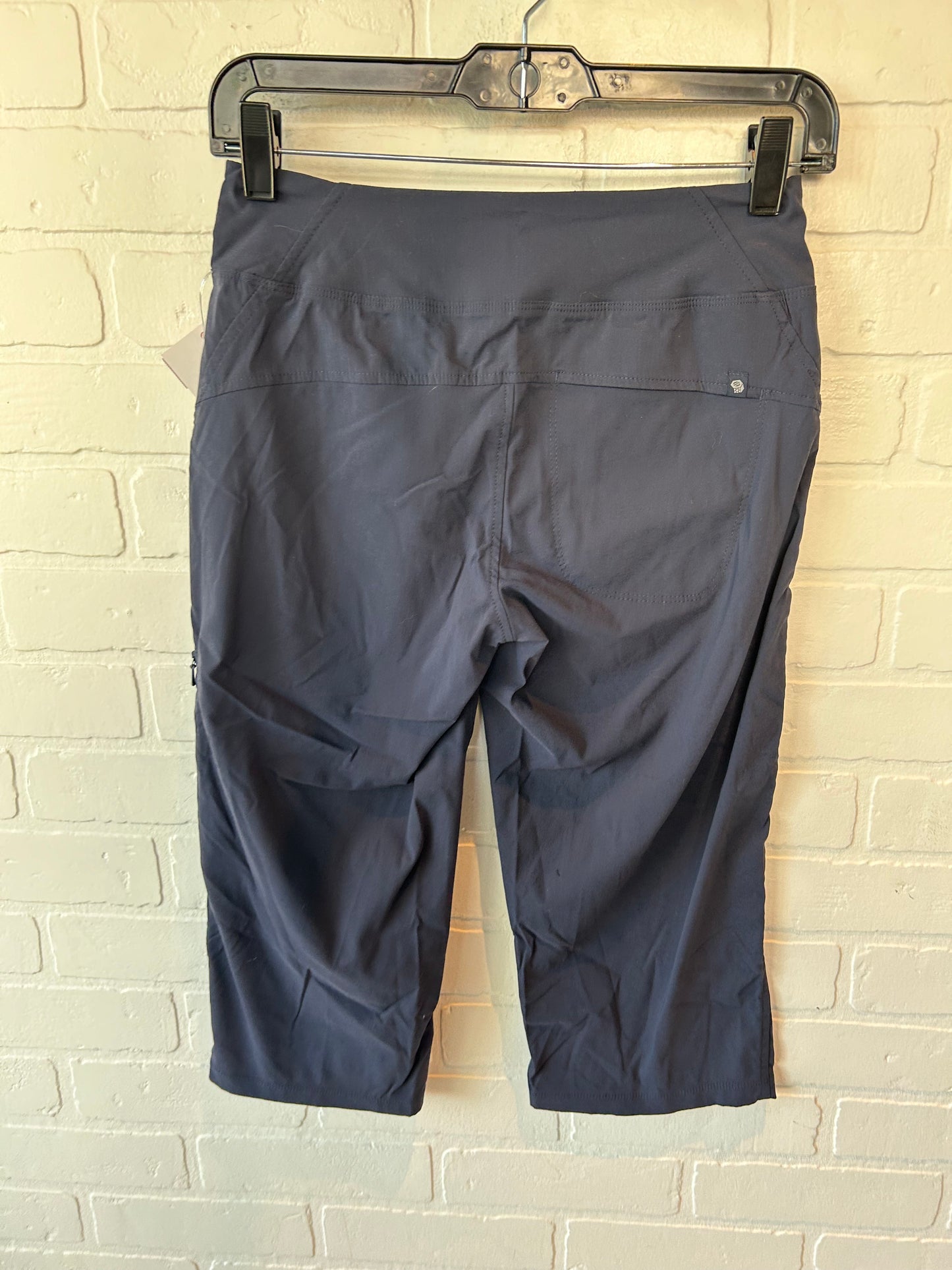 Athletic Capris By Mountain Hardwear In Navy, Size: 0