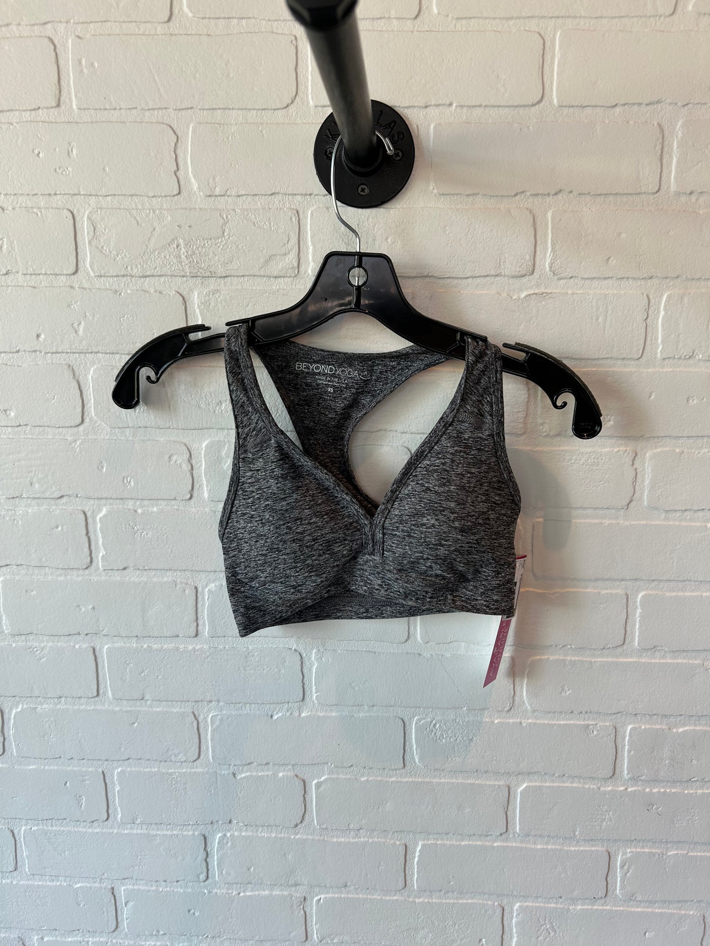 Athletic Bra By Beyond Yoga In Grey, Size: Xs