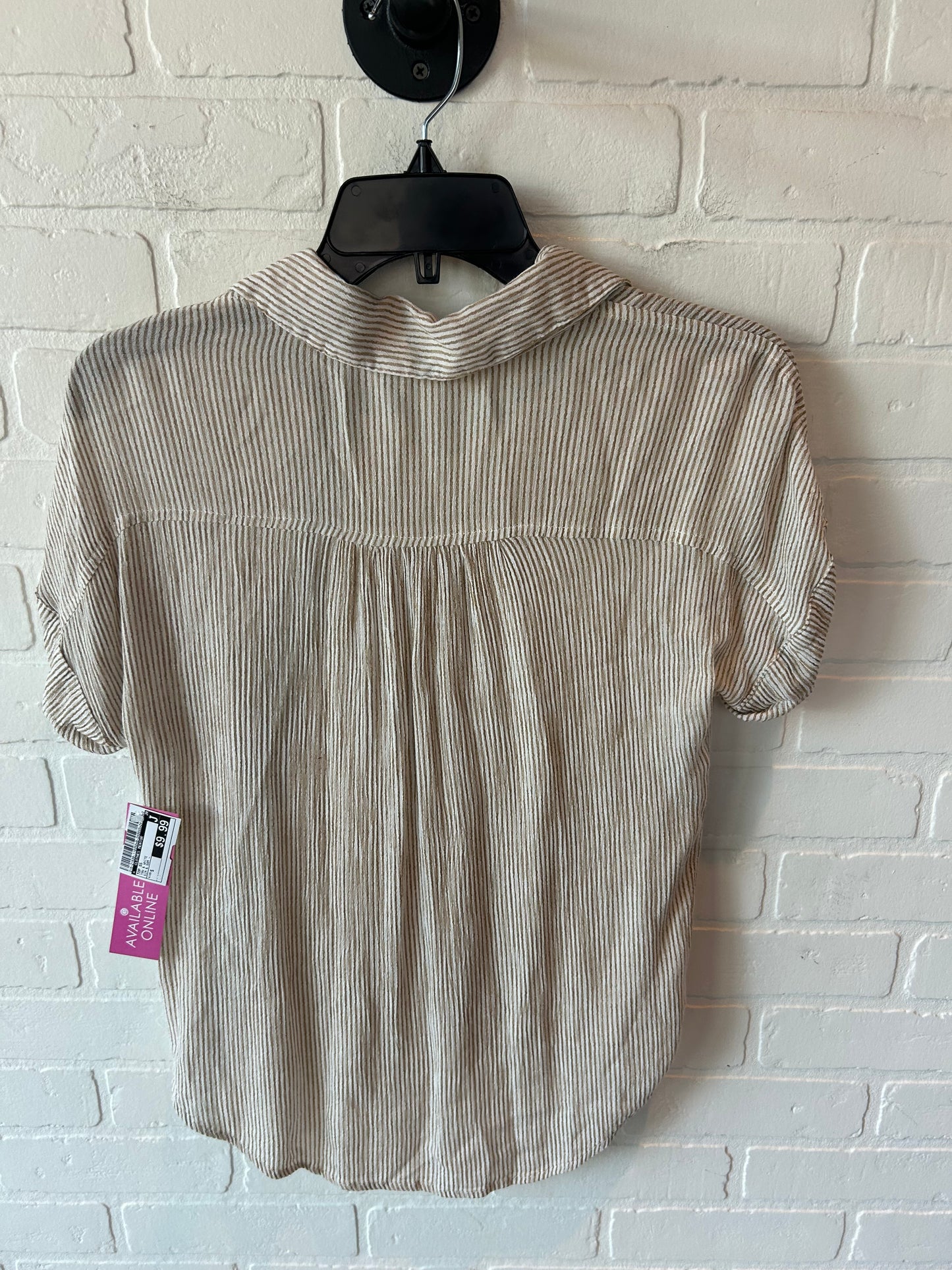 Top Short Sleeve By Clothes Mentor In Tan & White, Size: S