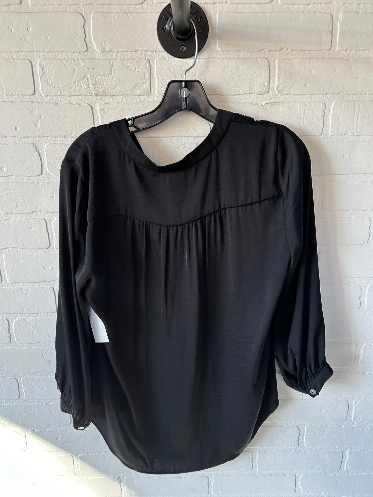 Top Long Sleeve By Vince Camuto In Black, Size: M