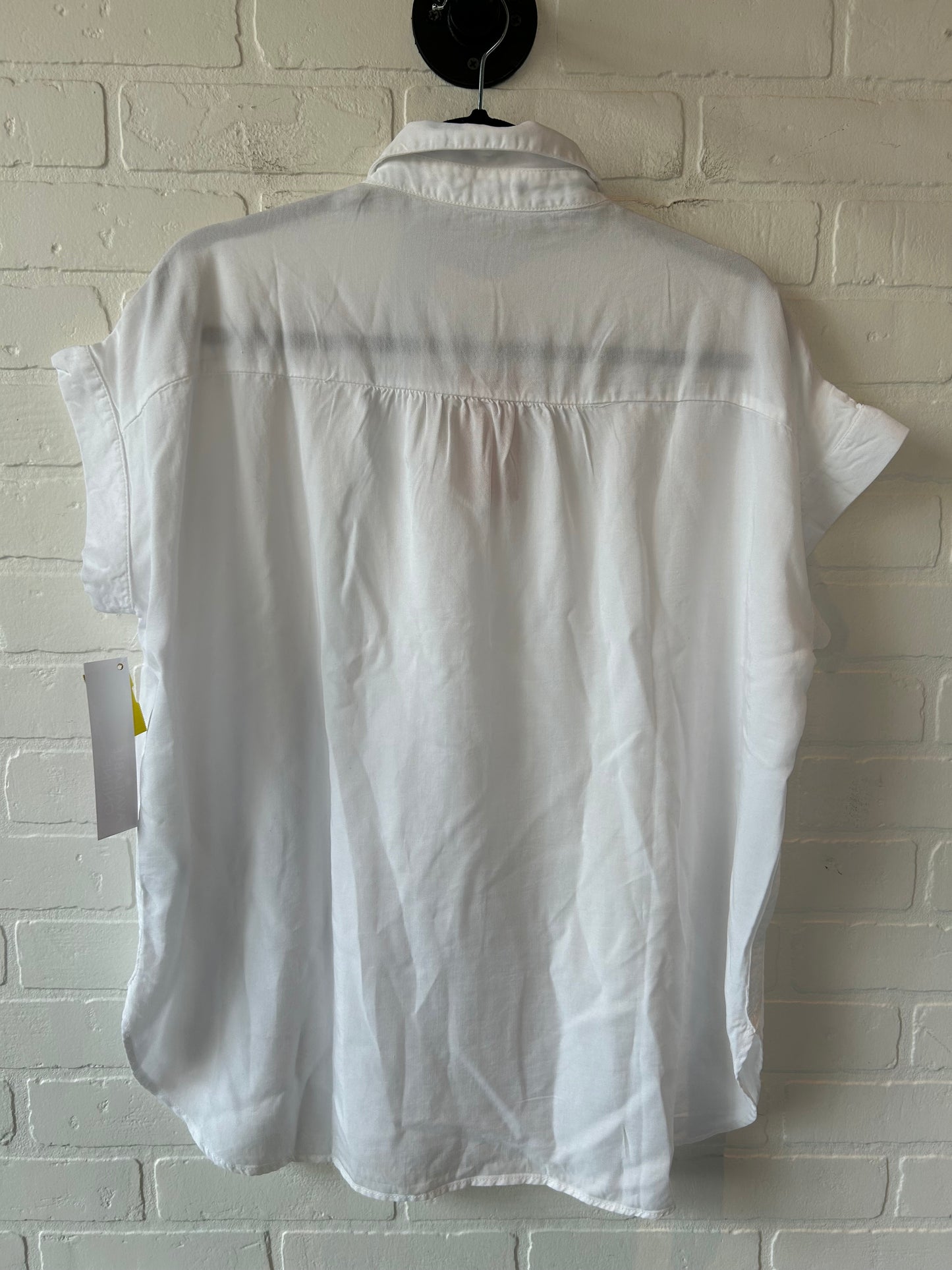 Top Short Sleeve By Clothes Mentor In White, Size: M