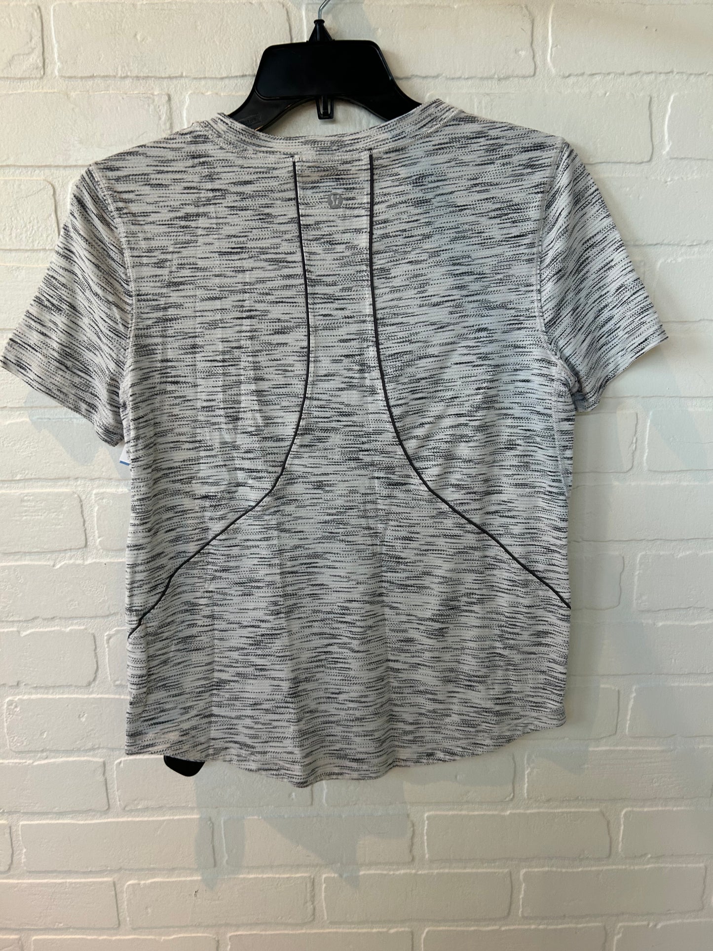 Athletic Top Short Sleeve By Lululemon In Grey & White, Size: S