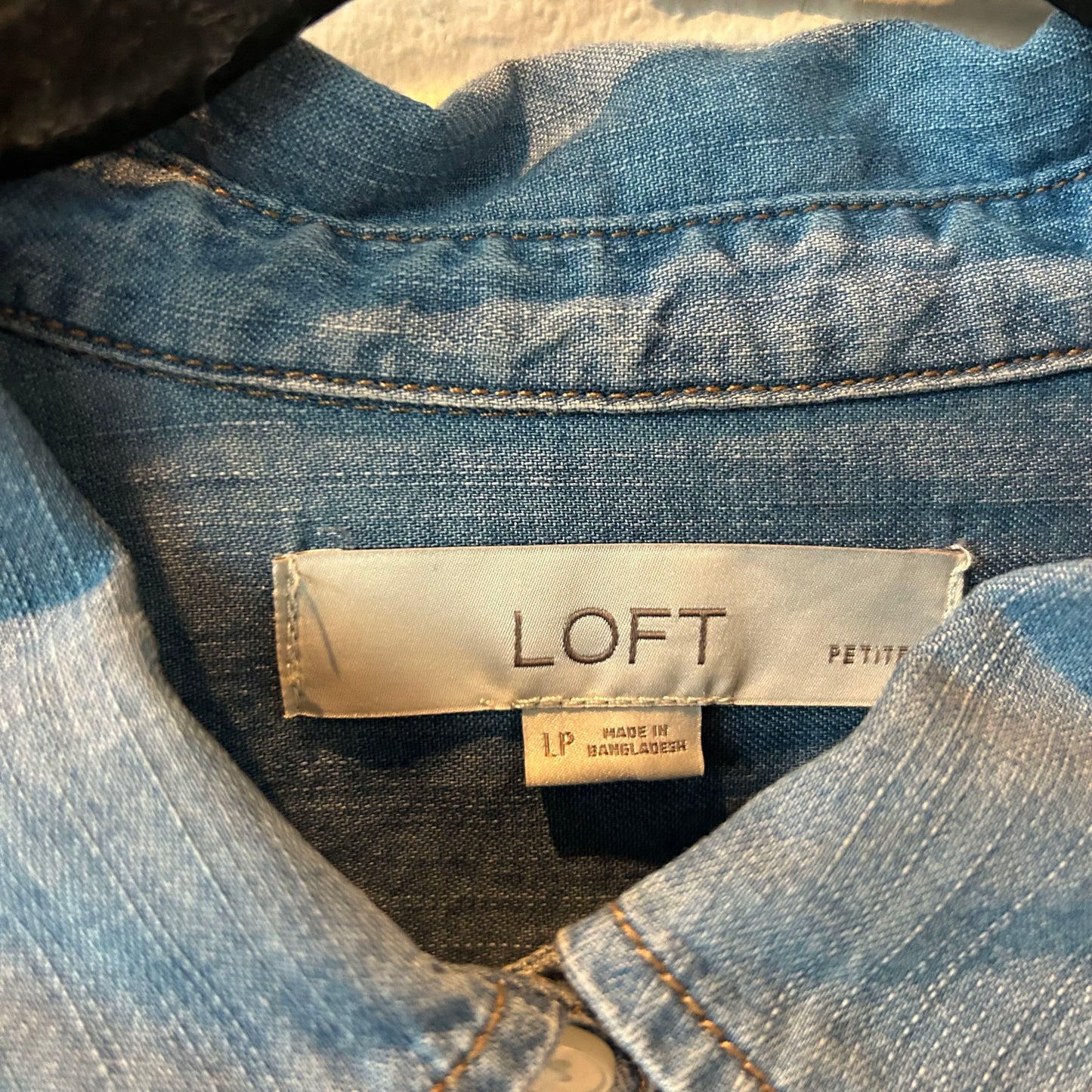 Top Long Sleeve By Loft In Blue Denim, Size: Lp