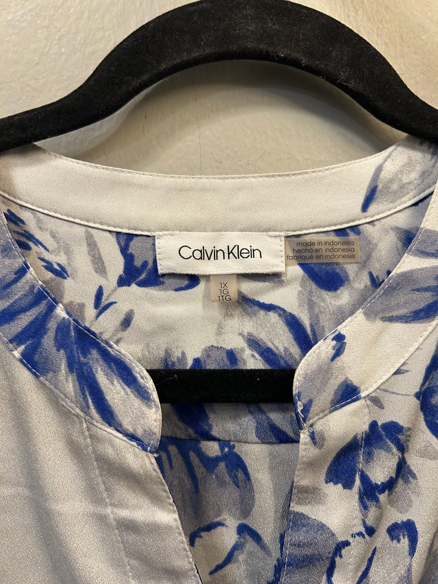 Top Long Sleeve By Calvin Klein In Blue & White, Size: 1x