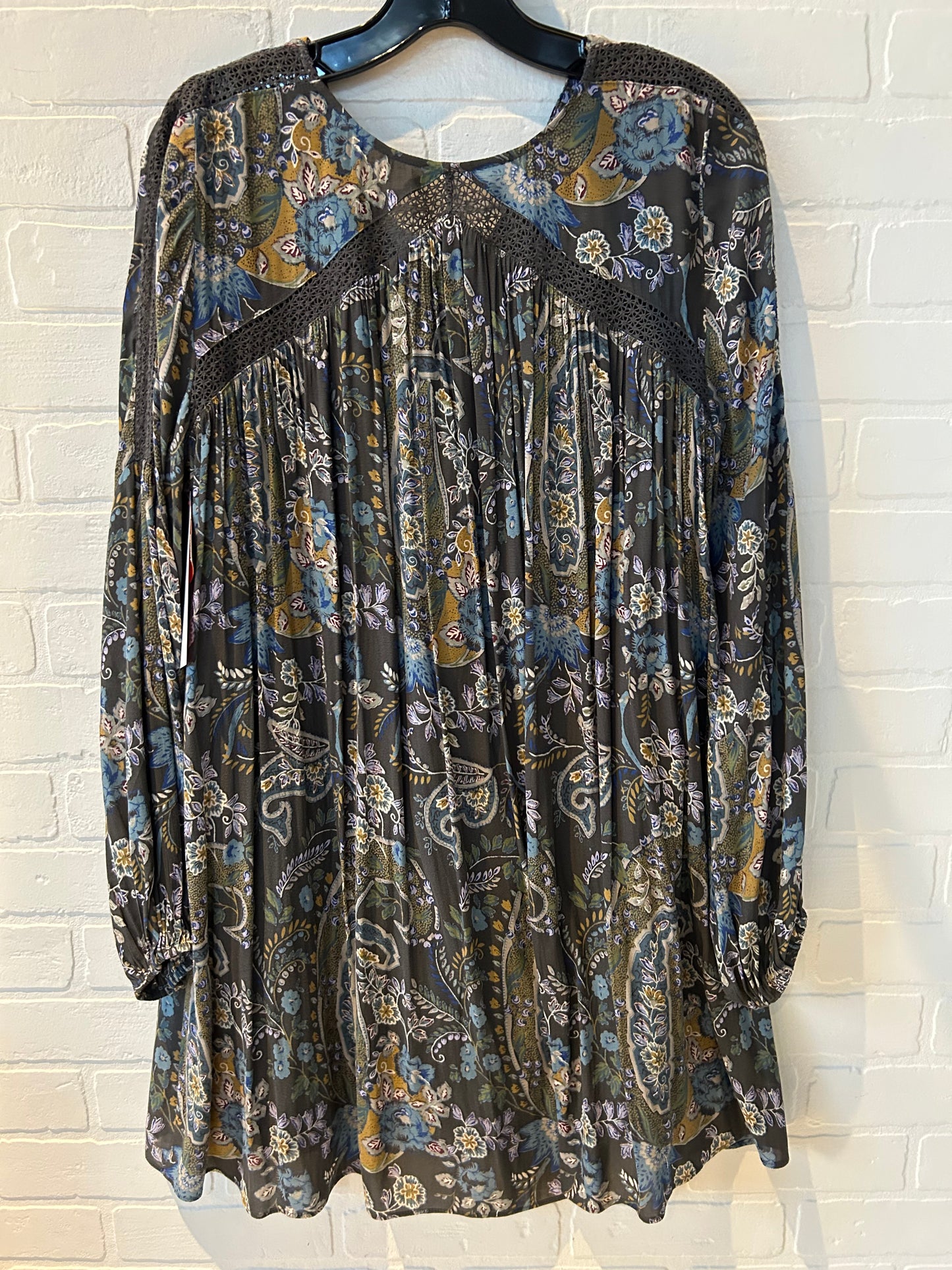 Dress Casual Short By Free People In Grey, Size: M
