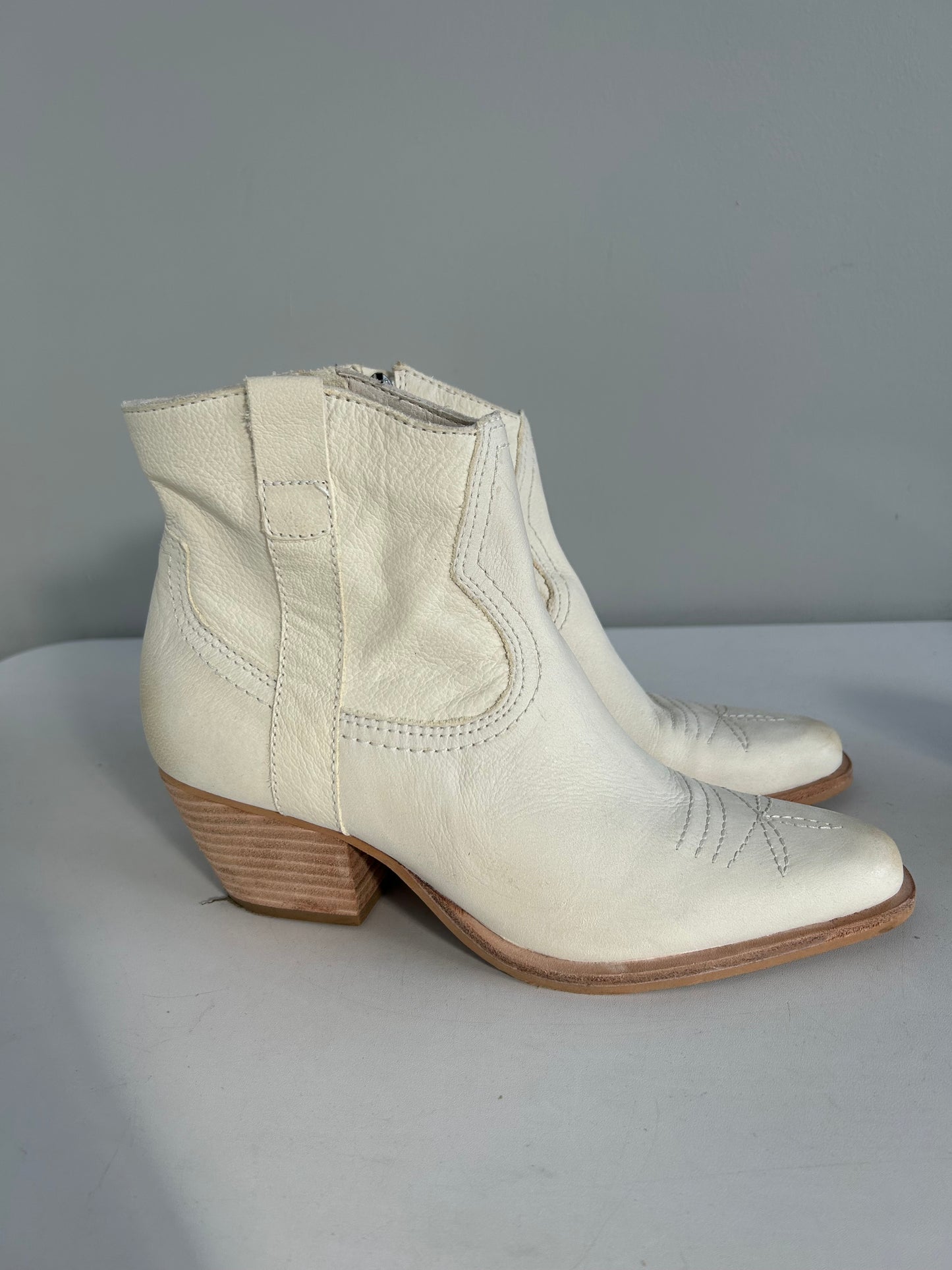 Boots Ankle Heels By Dolce Vita In Cream, Size: 7.5