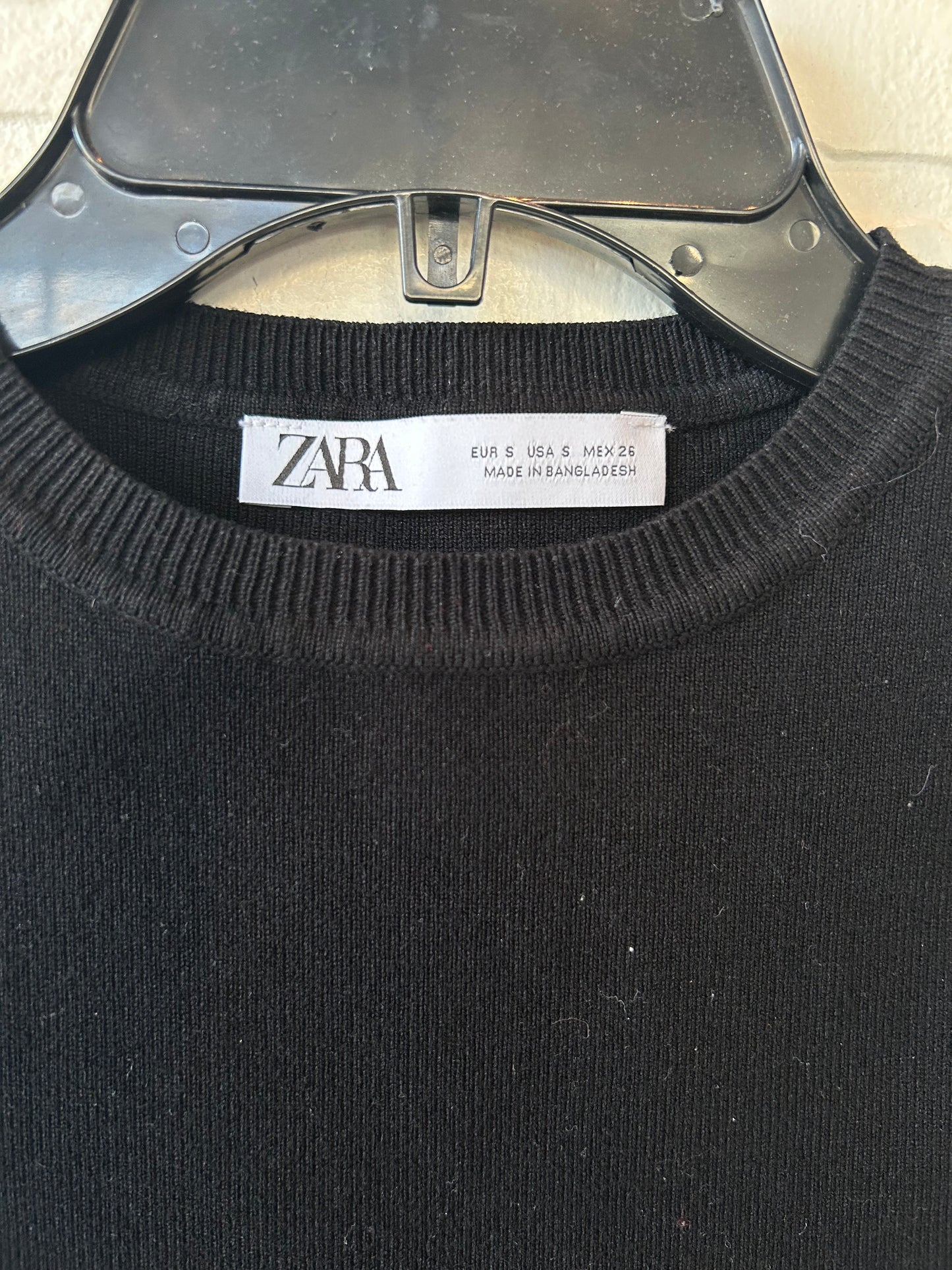 Top Sleeveless By Zara In Black, Size: S