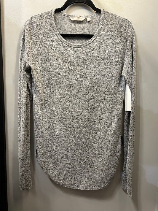 Athletic Top Long Sleeve Crewneck By Athleta In Grey, Size: Xxs