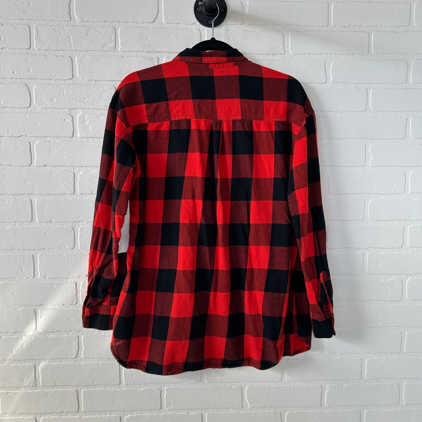 Top Long Sleeve By Old Navy In Black & Red, Size: L