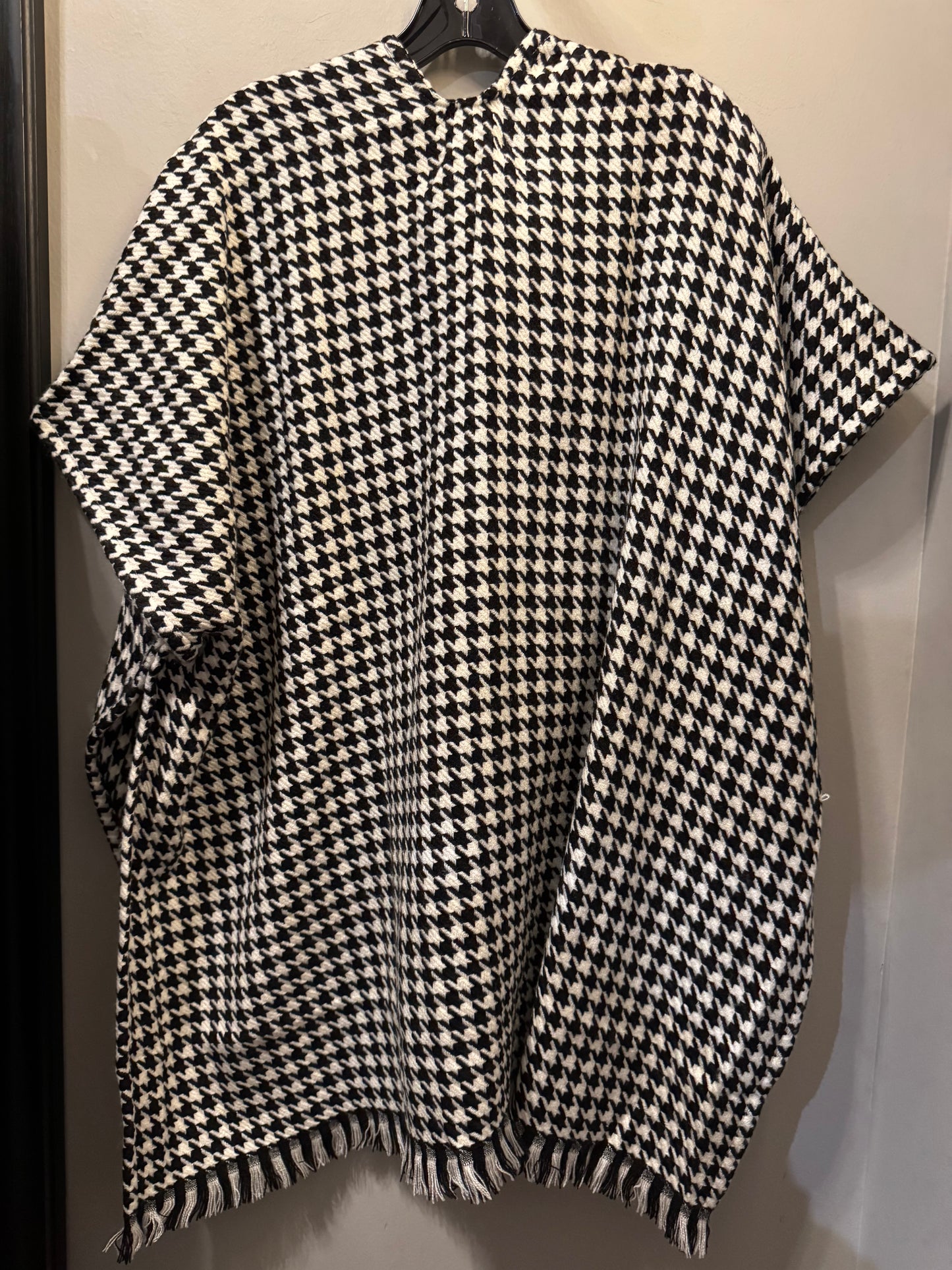 Poncho By Loft In Black & White, Size: Xs