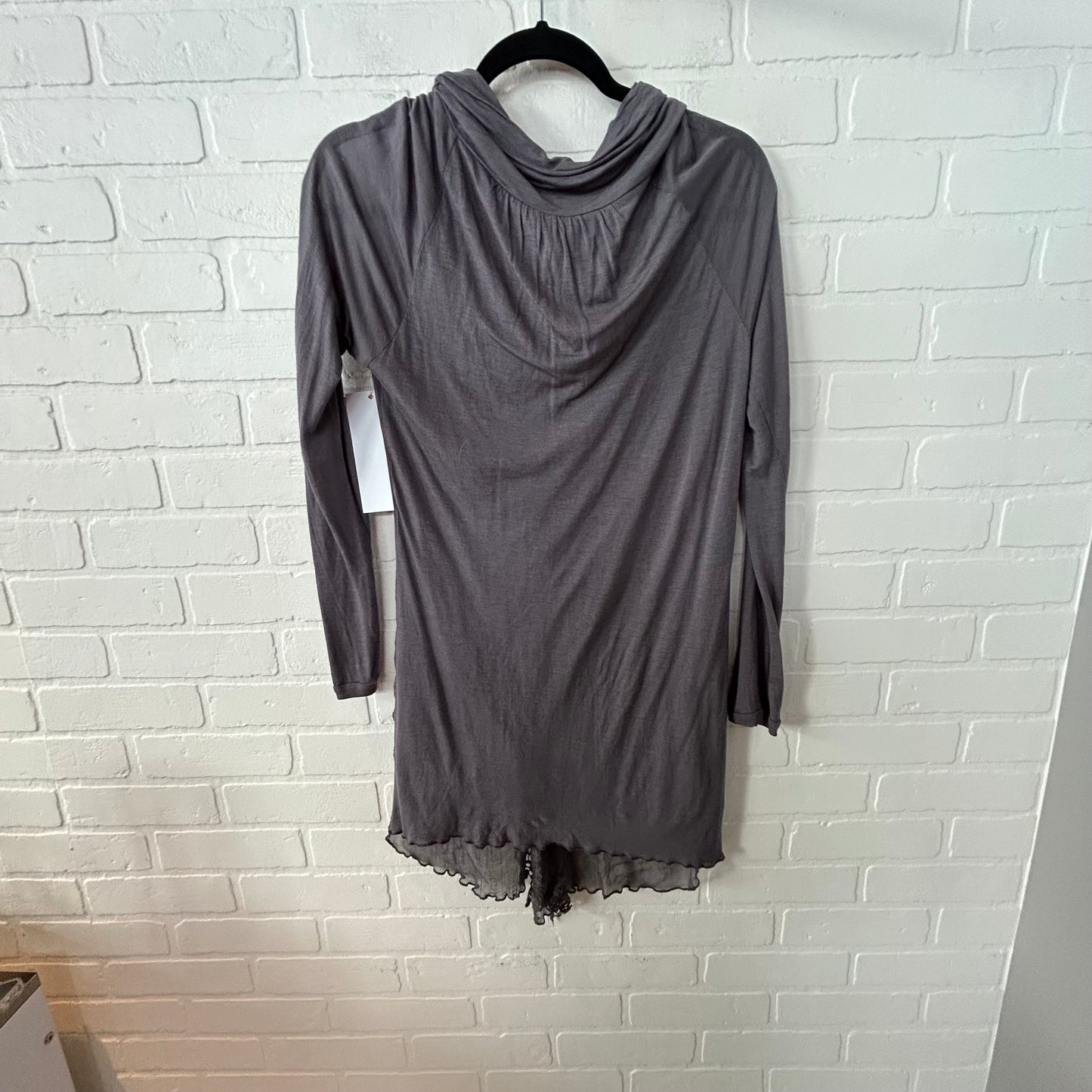 Top Long Sleeve By Monoreno In Grey, Size: M