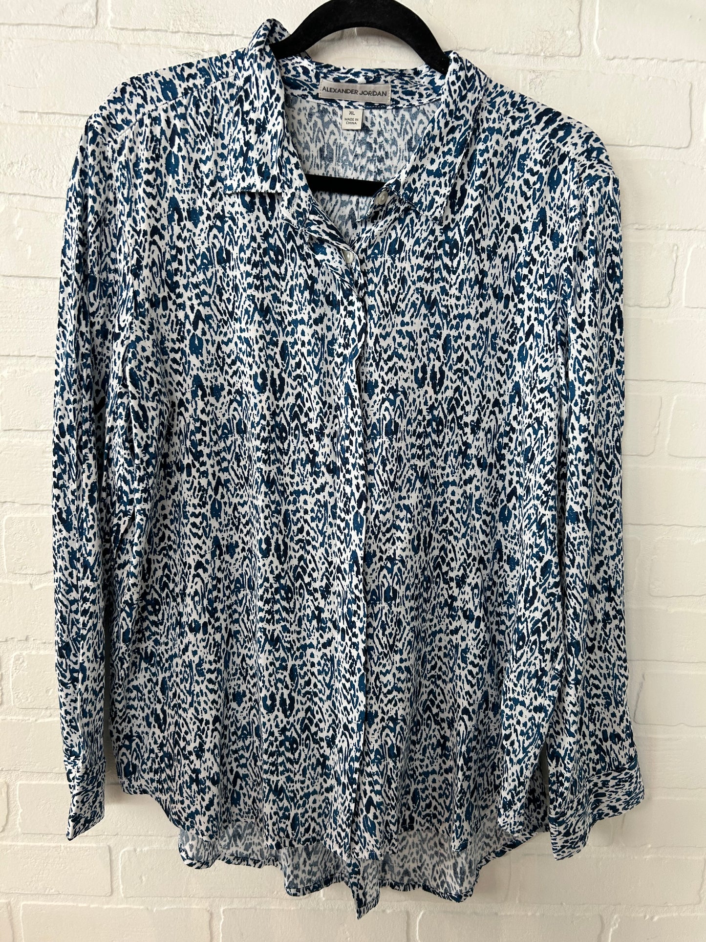 Top Long Sleeve By Clothes Mentor In Blue & White, Size: Xl