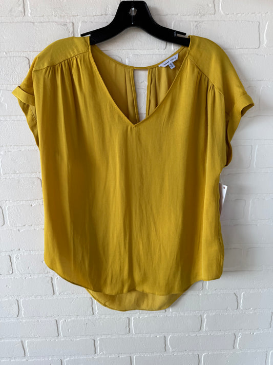 Top Short Sleeve By Naked Zebra In Yellow, Size: S