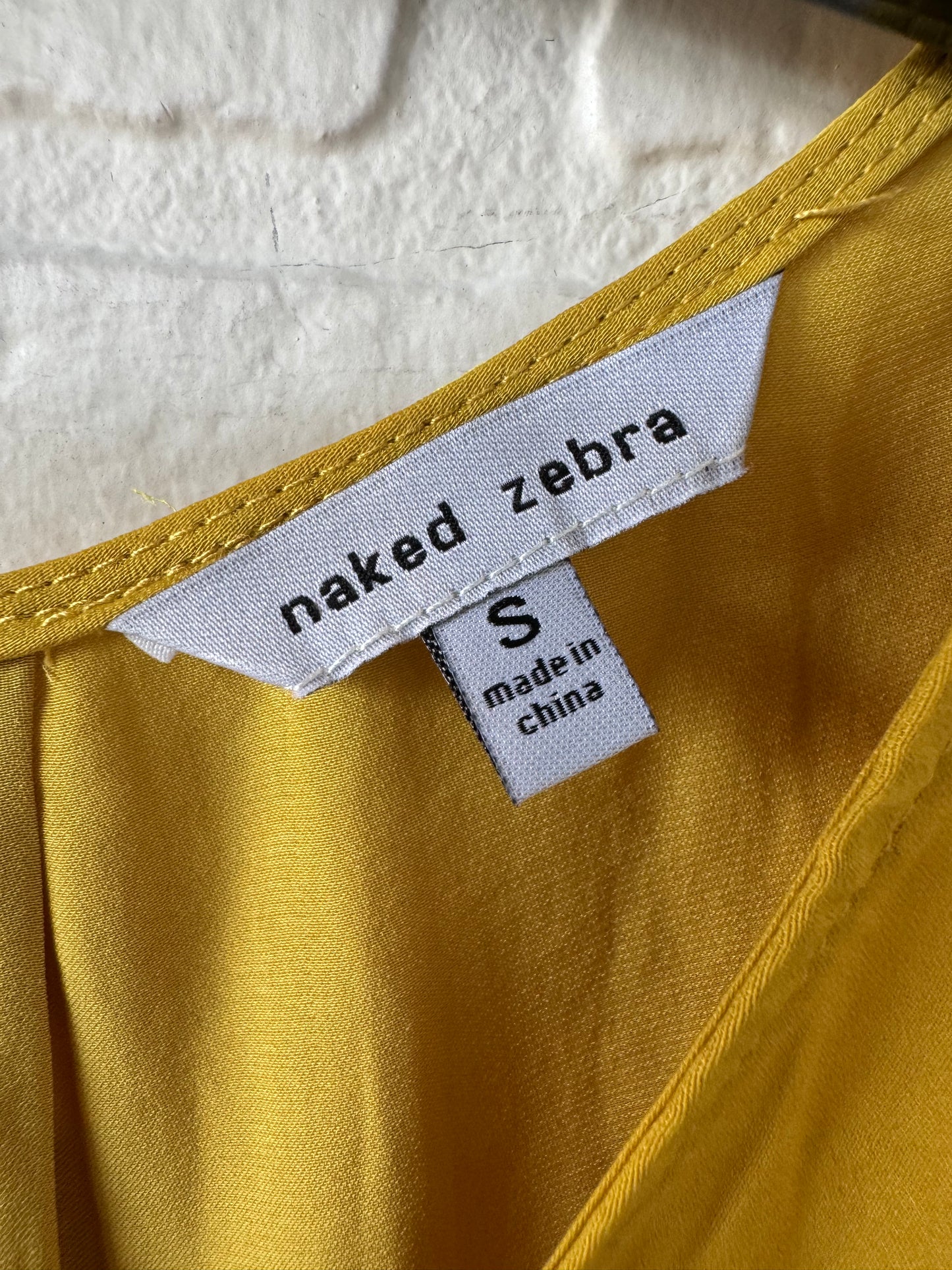 Top Short Sleeve By Naked Zebra In Yellow, Size: S