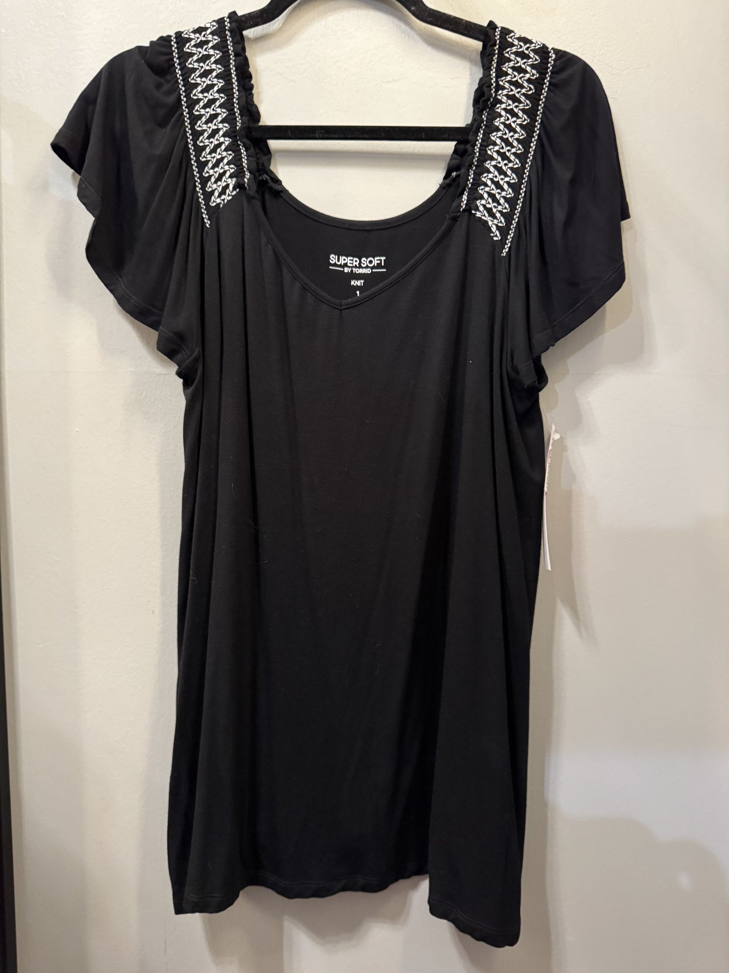 Top Short Sleeve By Torrid  Size: 1x