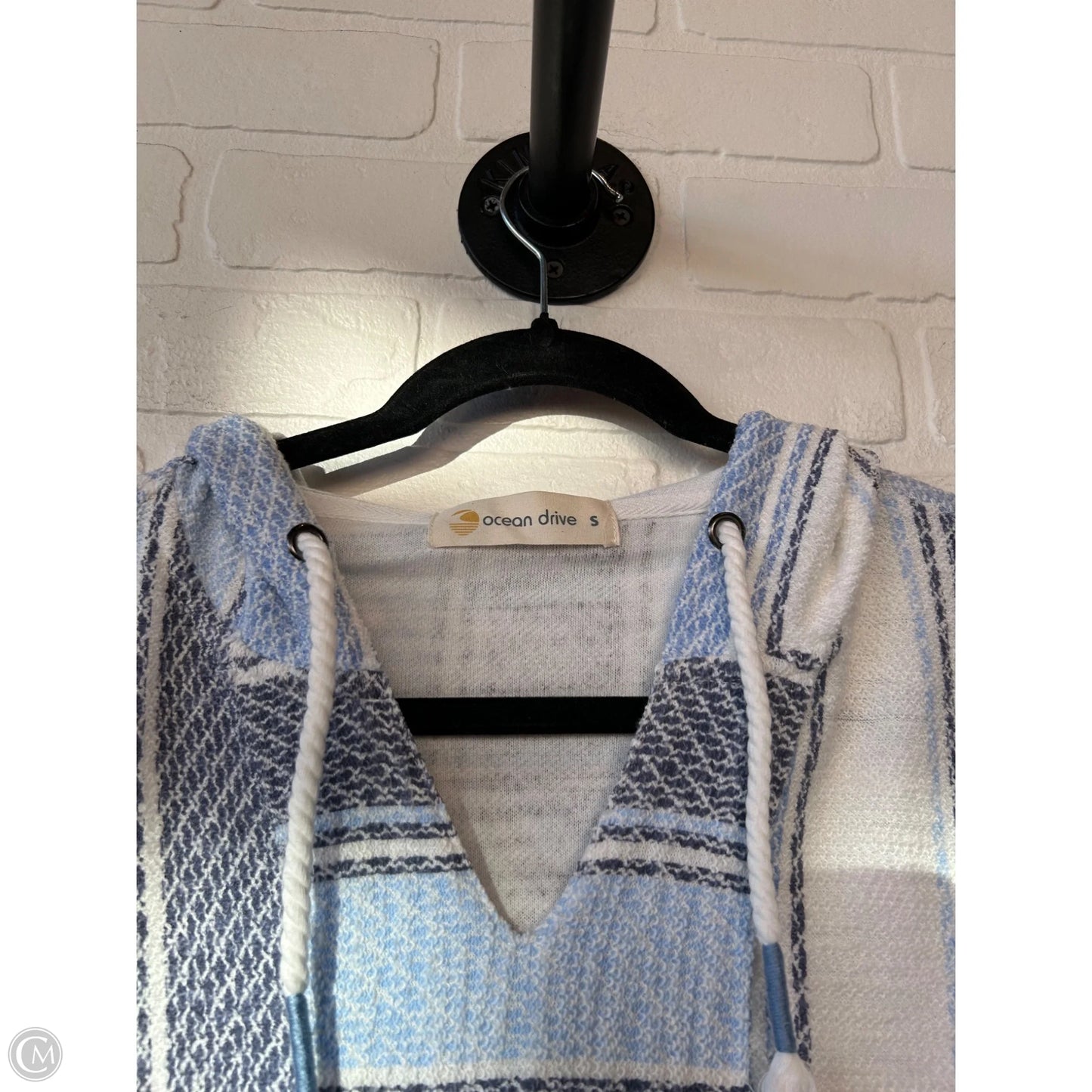 Top Long Sleeve By Ocean Drive In Blue & White, Size: S