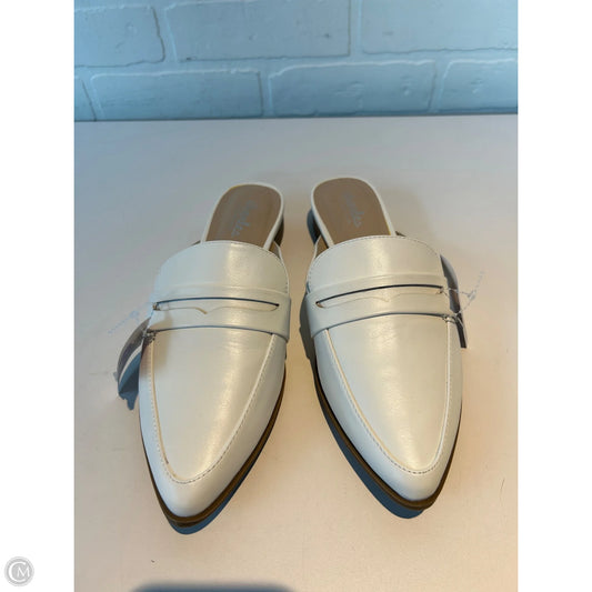 Shoes Flats By Charles By Charles David In White, Size: 7