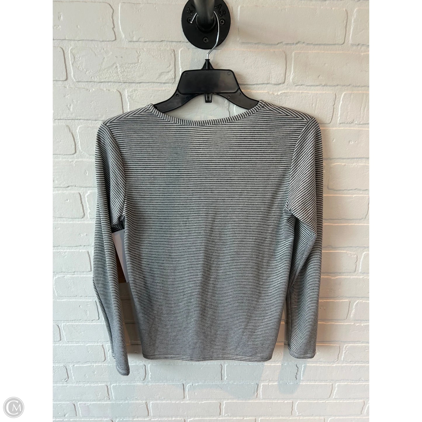 Top Long Sleeve By Cmb In Grey & White, Size: Xs