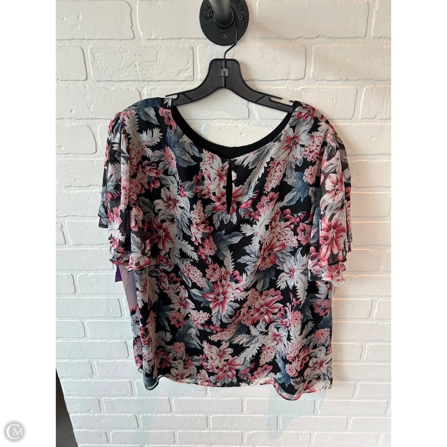 Top Short Sleeve By Vince Camuto In Black & Red, Size: 2x