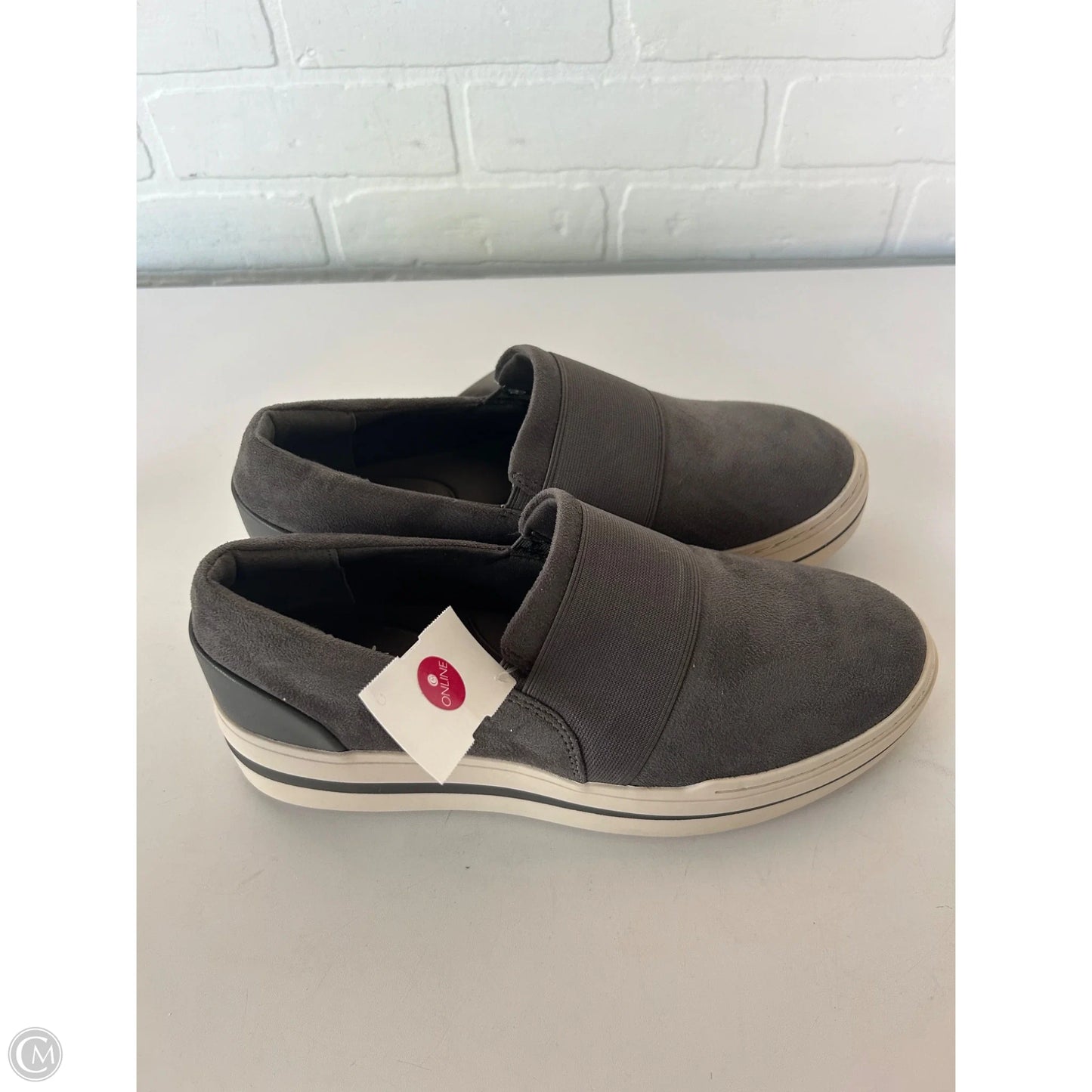 Shoes Flats By Clarks In Grey, Size: 9.5