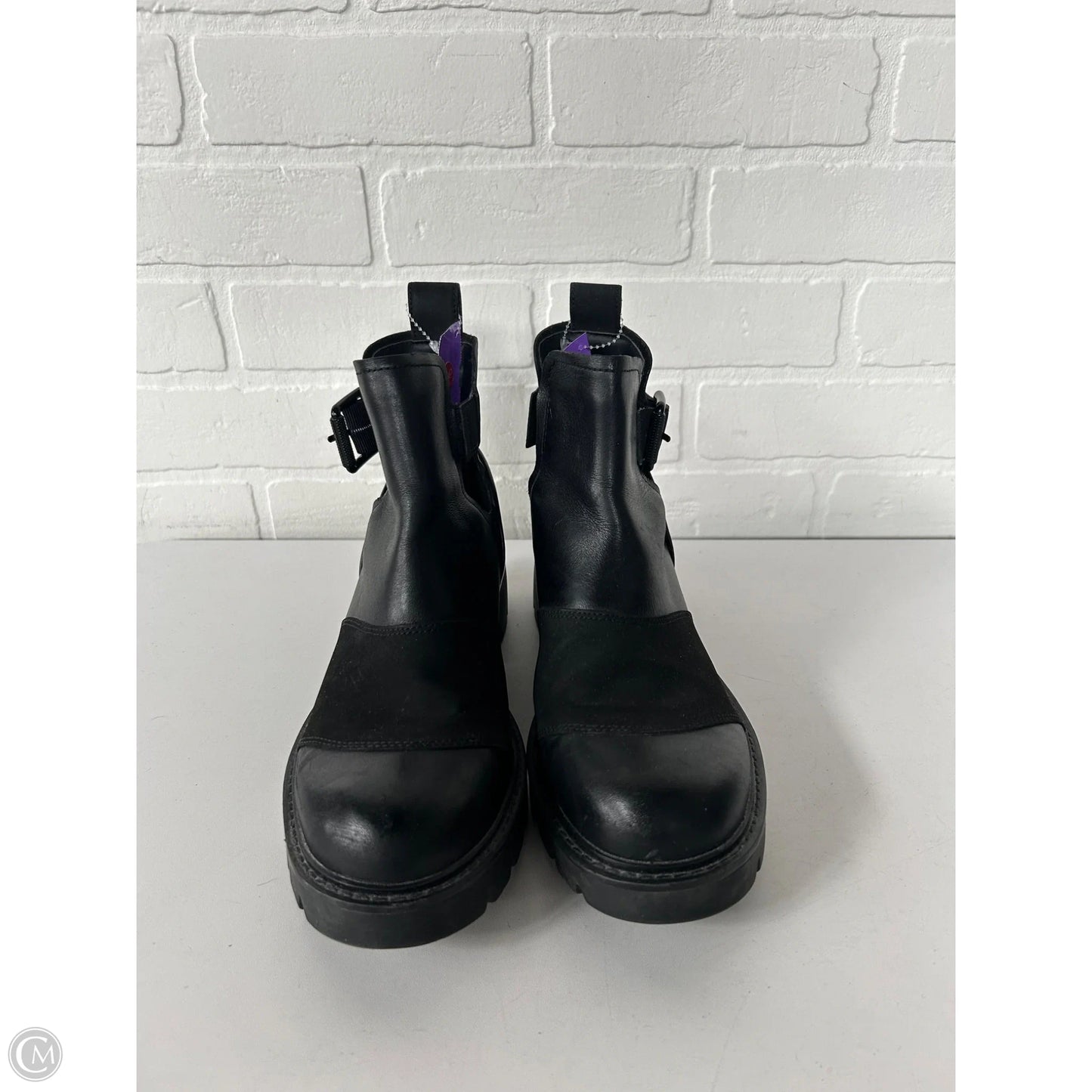 Boots Designer By Ugg In Black, Size: 8.5