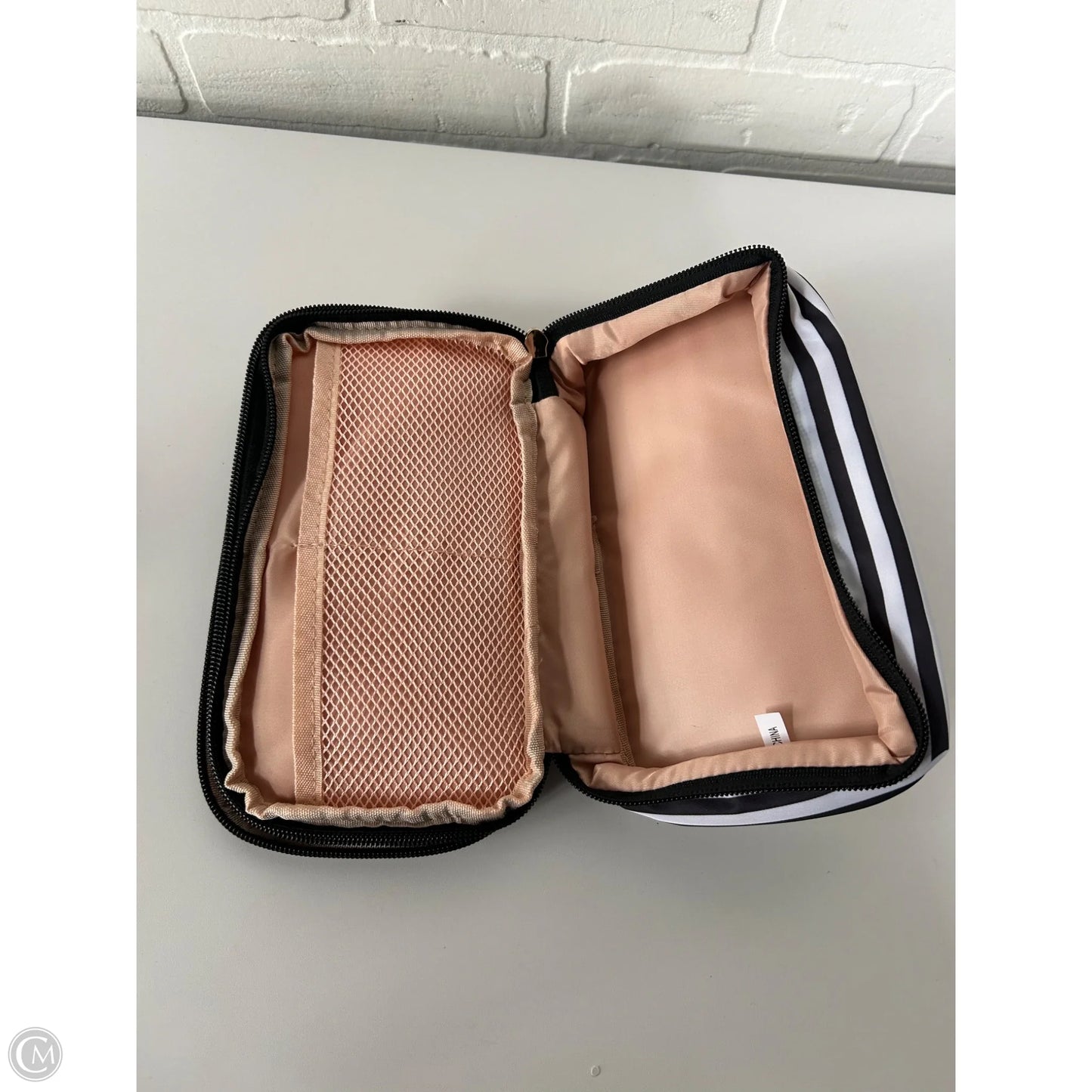 Makeup Bag By Clothes Mentor, Size: Small