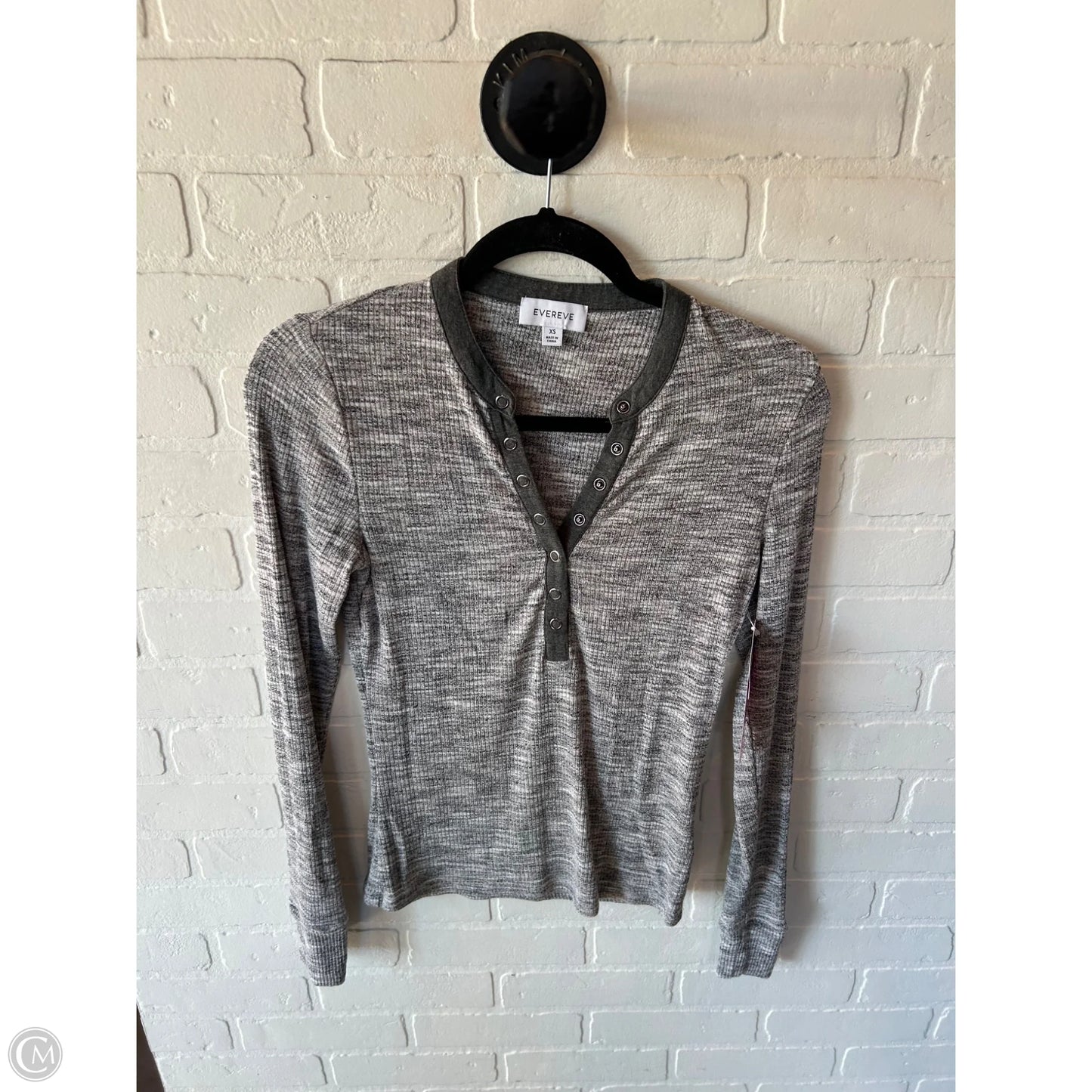 Top Long Sleeve By Evereve In Grey, Size: Xs