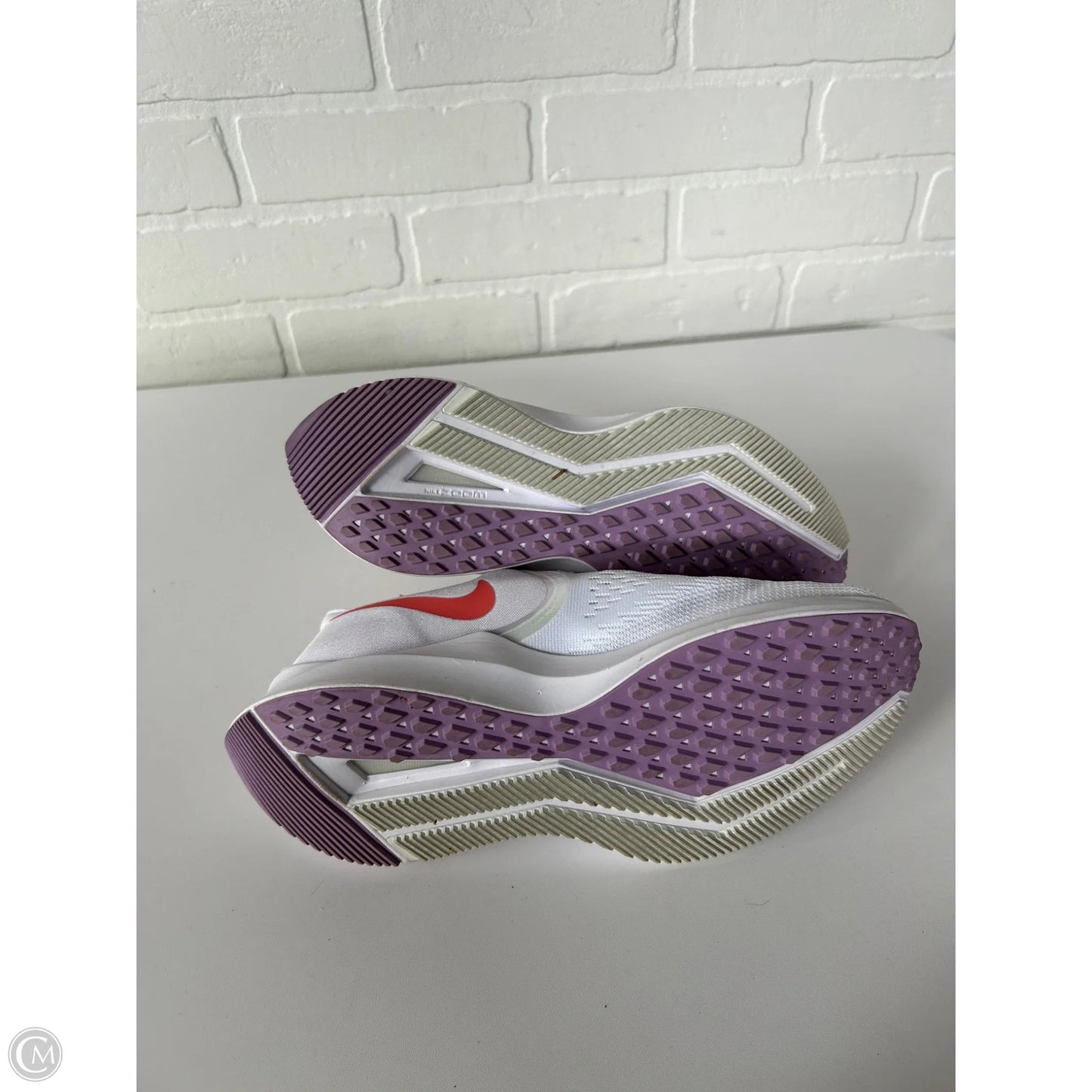 Shoes Athletic By Nike In White, Size: 8