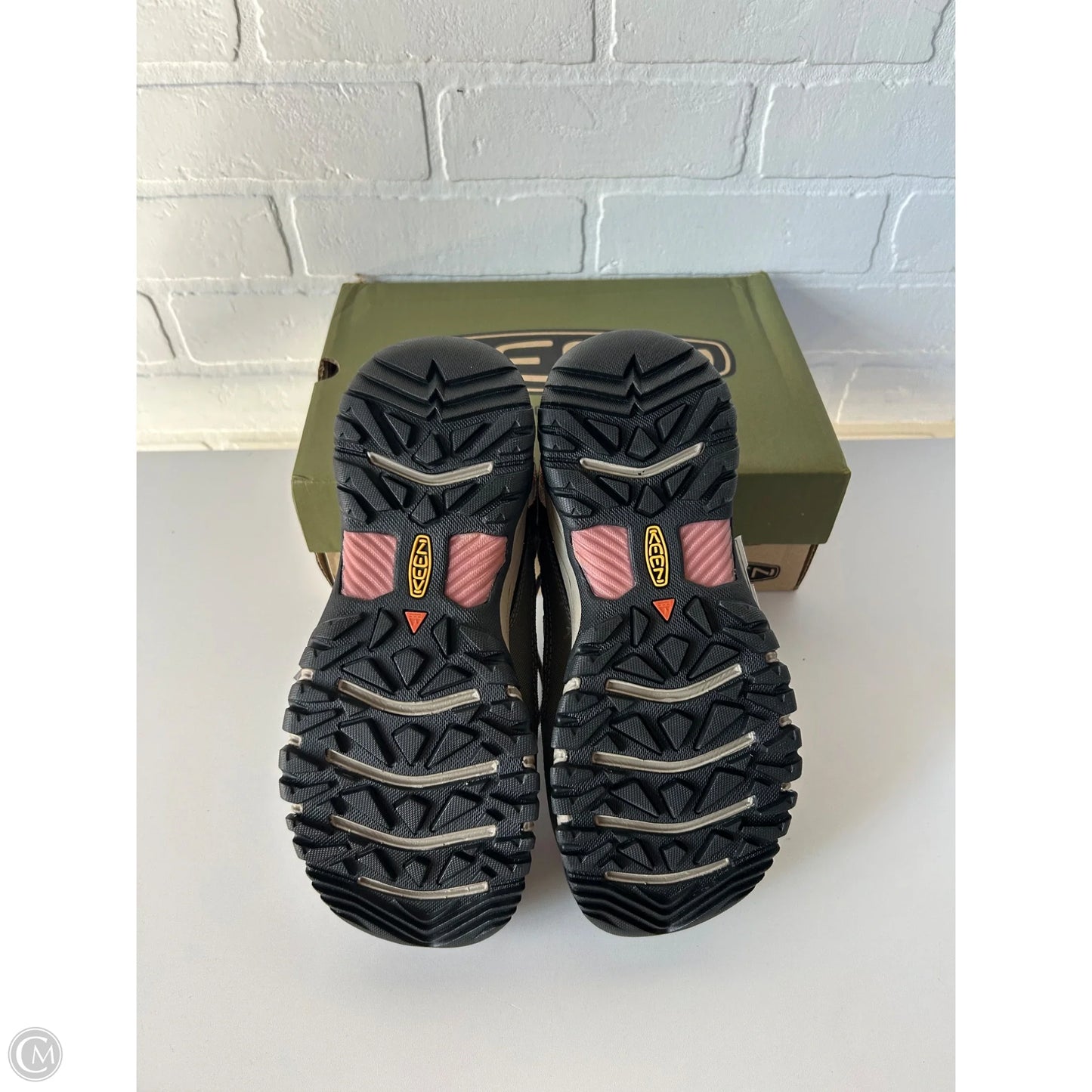 Shoes Hiking By Keen In Green, Size: 8